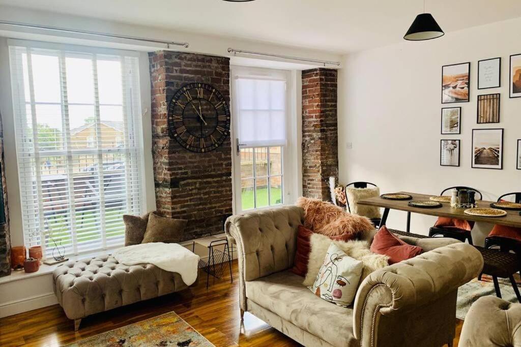 Luxury, Centrally Located 2 Bed Modern Apartment 그레이트야머스 외부 사진